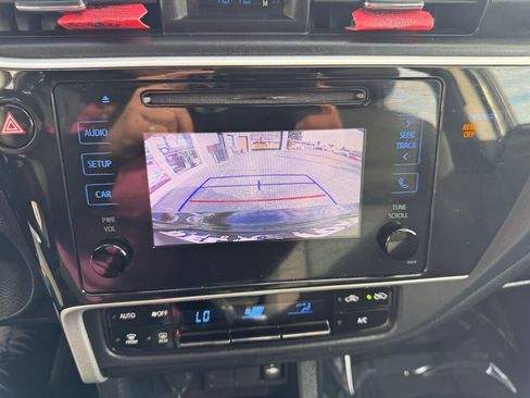 Used 2018 Toyota Corolla LE image 4