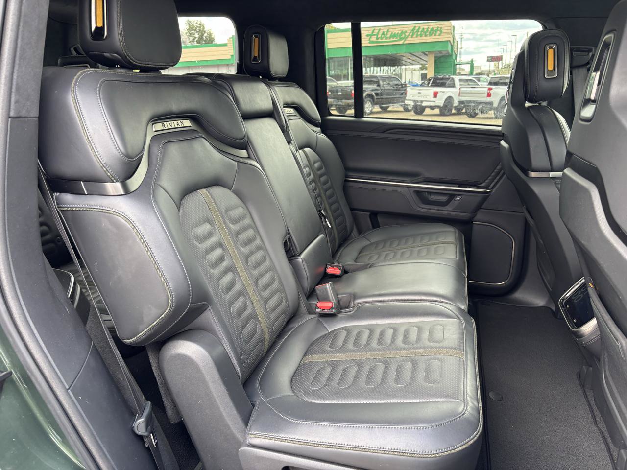 Used 2025 Rivian R1S Adventure Dual AWD/4WD image 15