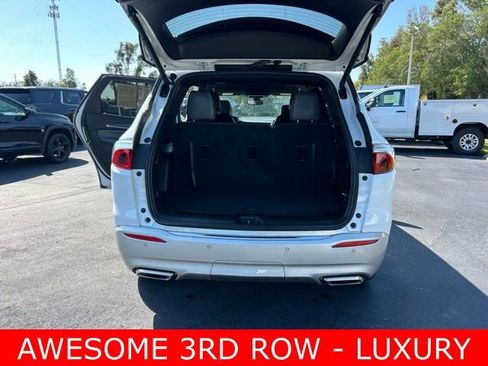 Used 2023 Buick Enclave Essence image 17