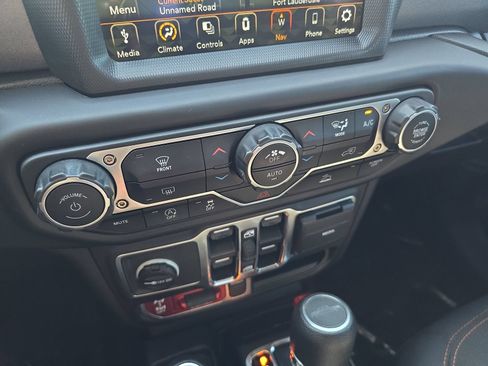 Used 2023 Jeep Gladiator Mojave AWD/4WD image 27