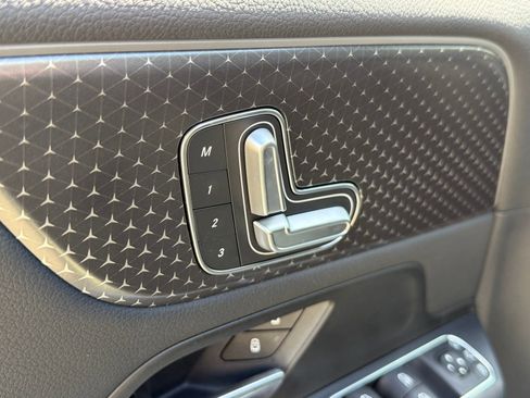 Used 2025 Mercedes-Benz GLA 250 image 24