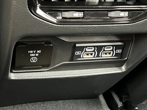 Used 2025 Jeep Grand Cherokee Laredo X w/ Luxury Tech Group I AWD/4WD image 34