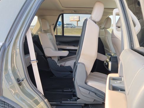 Used 2024 Ford Expedition Limited image 38