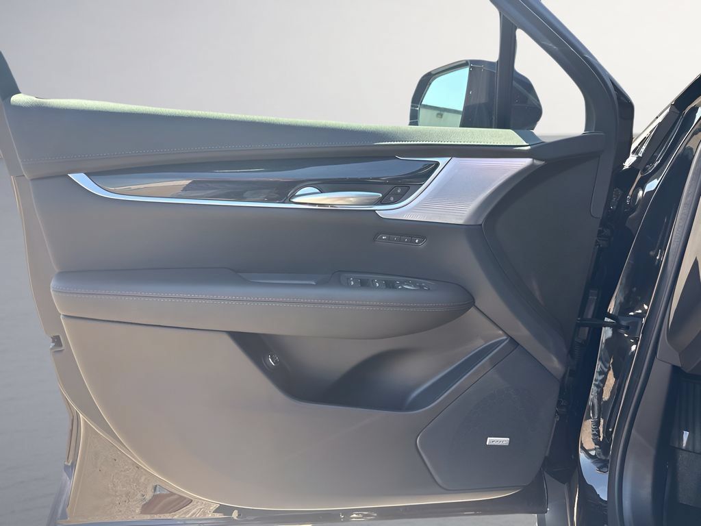 Used 2026 Cadillac XT5 Premium Luxury w/ LPO, ONYX Package FWD image 29