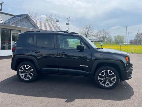 Used 2018 Jeep Renegade Latitude w/ Cold Weather Group AWD/4WD image 7