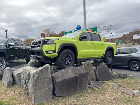 New 2026 Nissan Frontier PRO-4X w/ Pro-4x Convenience Package image 1