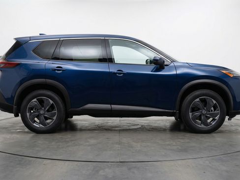 Used 2025 Nissan Rogue SV image 11