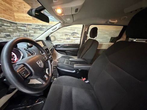 Used 2019 Dodge Grand Caravan SE w/ Power Convenience Group I FWD image 13