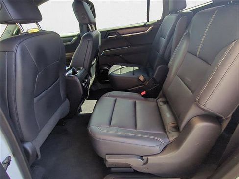 Used 2024 GMC Acadia Elevation image 17