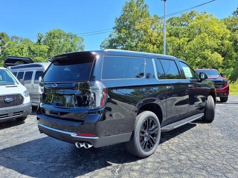 New 2025 Chevrolet Suburban Premier image 6