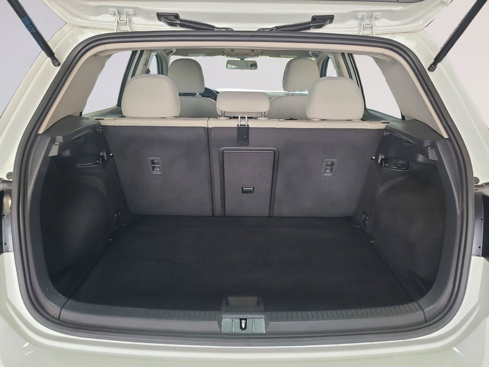 Used 2017 Volkswagen Golf S FWD image 20