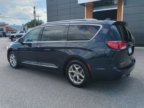 Used 2018 Chrysler Pacifica Limited w/ Advanced Safetytec Group FWD image 6