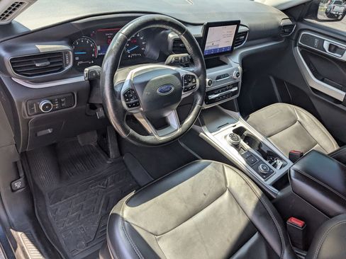 Used 2023 Ford Explorer XLT w/ Equipment Group 202A AWD/4WD image 17