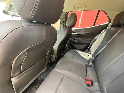 Used 2025 Buick Encore GX Preferred AWD/4WD image 11