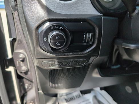 Used 2024 Jeep Gladiator Sport AWD/4WD image 16