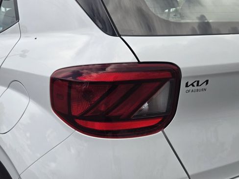 Used 2026 Hyundai Venue SEL FWD image 8