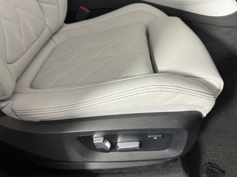 Used 2023 BMW X5 sDrive40i w/ M Sport Package image 33