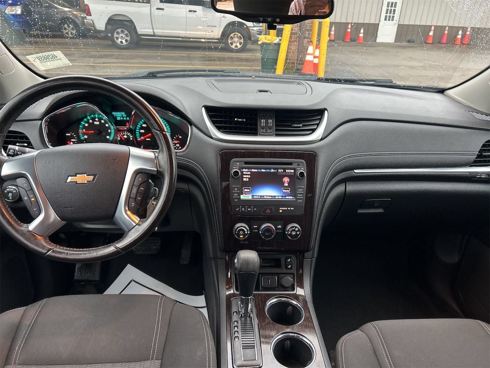 Used 2017 Chevrolet Traverse LT w/ Style and Technology Package AWD/4WD image 8