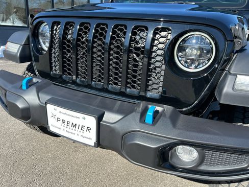 Used 2023 Jeep Wrangler Unlimited w/ Cold Weather Group image 14