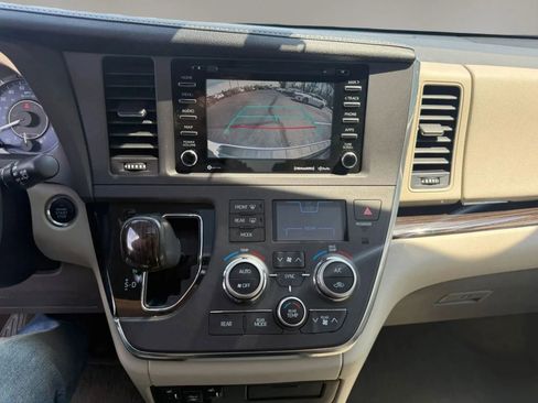 Used 2018 Toyota Sienna XLE w/ XLE Navigation Package AWD/4WD image 23