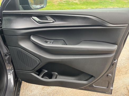 New 2025 Jeep Grand Cherokee L Laredo image 10