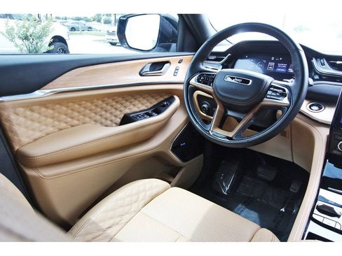 Used 2025 Jeep Grand Cherokee L Summit AWD/4WD image 6
