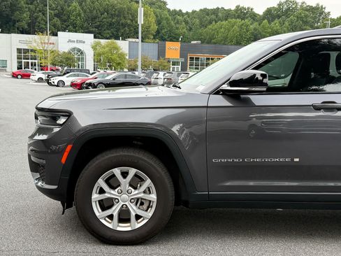 Used 2023 Jeep Grand Cherokee L Limited AWD/4WD image 11