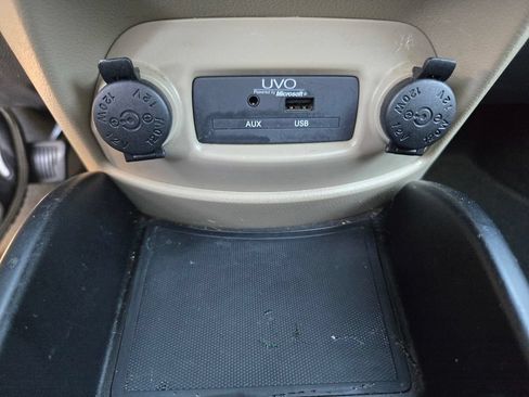 Used 2013 Kia Soul ! FWD image 17