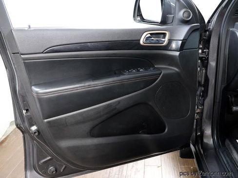 Used 2016 Jeep Grand Cherokee Laredo 75th Anniversary image 25