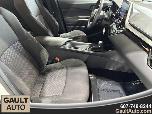 Used 2021 Toyota C-HR LE FWD image 17
