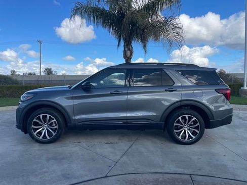 New 2026 Ford Explorer ST-Line image 2
