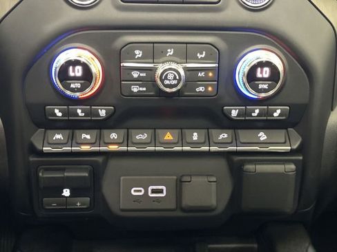 Used 2021 GMC Sierra 1500 AT4 w/ AT4 Premium Package image 18