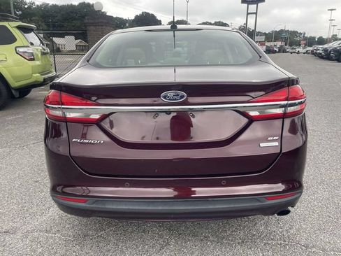 Used 2017 Ford Fusion SE w/ Fusion SE Technology Package FWD image 5