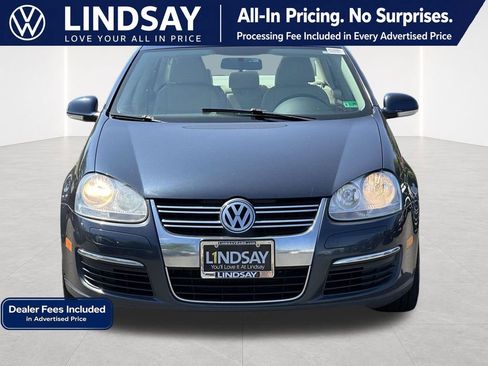 Used 2010 Volkswagen Jetta SE FWD image 3