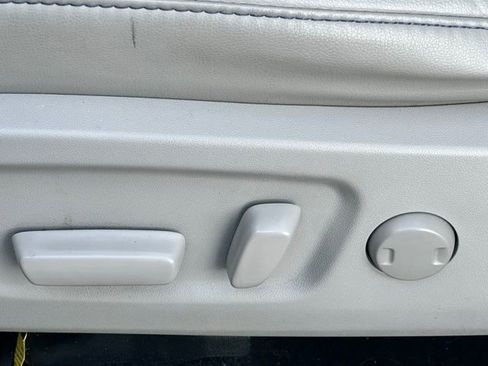 Used 2019 Toyota Highlander XLE AWD/4WD image 10
