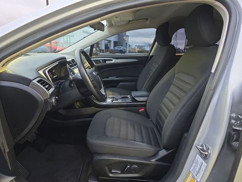 Used 2018 Ford Fusion SE image 16