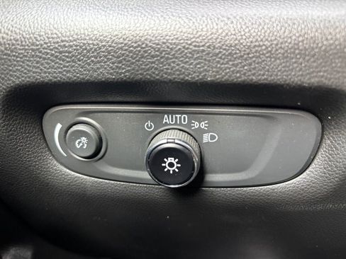 Used 2023 Chevrolet Traverse LT image 30