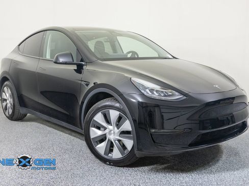 Used 2022 Tesla Model Y Long Range AWD/4WD image 1
