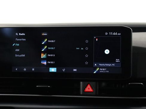 Used 2025 Kia Carnival FWD image 28