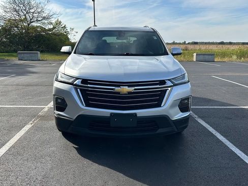Used 2022 Chevrolet Traverse LT image 2