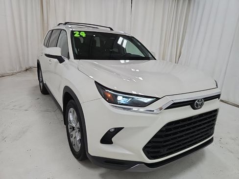 Used 2024 Toyota Grand Highlander AWD image 11