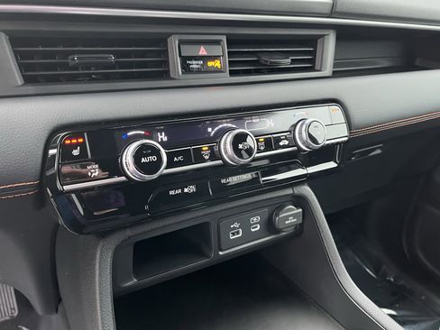 Used 2025 Honda Pilot Sport image 20