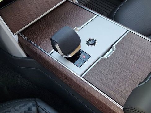 New 2025 Land Rover Range Rover SE image 15