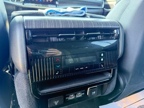 Used 2024 Jeep Wagoneer L Series III w/ Flexible Seating Group AWD/4WD image 26