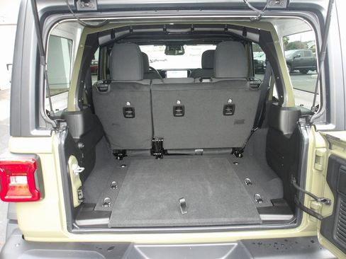 New 2026 Jeep Wrangler Rubicon image 7