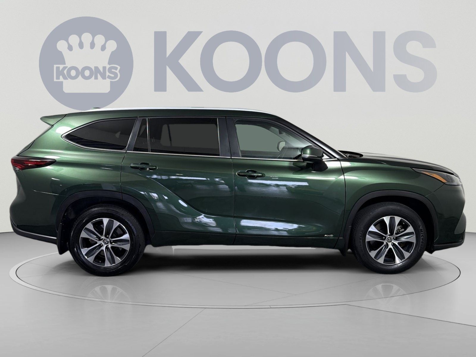 Used 2024 Toyota Highlander XLE AWD/4WD image 8