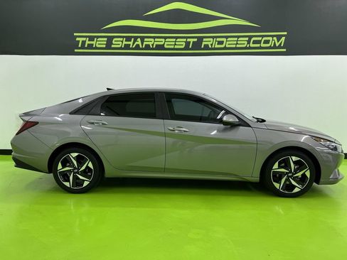 Used 2023 Hyundai Elantra SEL w/ Convenience Package FWD image 11