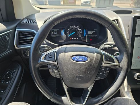 Used 2023 Ford Edge Titanium image 12