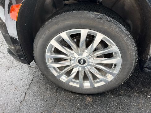 Used 2022 Cadillac Escalade Premium Luxury image 3