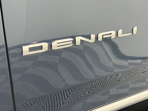 Used 2025 GMC Yukon Denali image 12